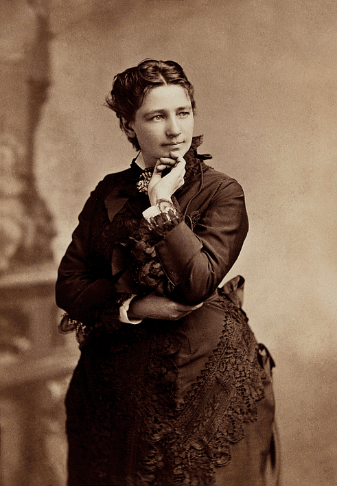Image of File:Victoria-Woodhull-by-Bradley-&-Rulofson.png